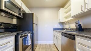 Landing Modern Apartment with Amazing Amenities (ID7527X79)