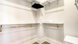 Landing Modern Apartment with Amazing Amenities (ID8961X08)