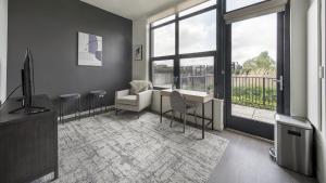 Landing Modern Apartment with Amazing Amenities (ID1394X113)