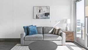 Landing Modern Apartment with Amazing Amenities (ID1381X631)