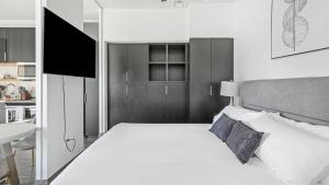 Landing Modern Apartment with Amazing Amenities (ID1381X631)