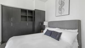 Landing Modern Apartment with Amazing Amenities (ID1381X631)