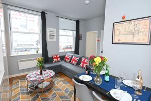 1 BEDROOM FLAT IN WOOD GREEN PICCADILLY LINE