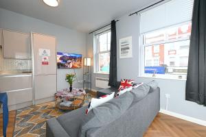 1 BEDROOM FLAT IN WOOD GREEN PICCADILLY LINE