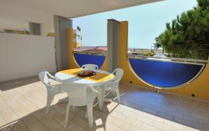 Beachfront apartment with a big terrace - Beahost - 3hvězdičkové hotely ve městě Bibione