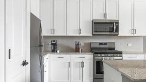 Landing - Modern Apartment with Amazing Amenities (ID8724X92)