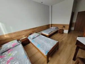 兹罗塔玫瑰旅馆 - Zawada Pilicka