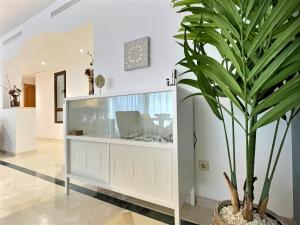 Superb 3-bed penthouse minutes drive to the beach