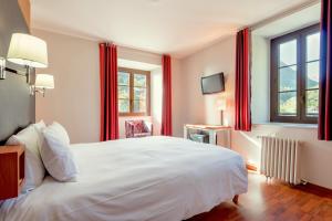 Hotels Logis Hotel La Breche de Roland : Suite (2 Adultes)