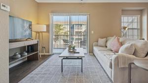 Landing Modern Apartment with Amazing Amenities (ID8674X49)