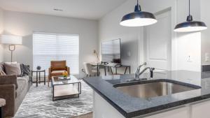 Landing Modern Apartment with Amazing Amenities (ID7297X32)