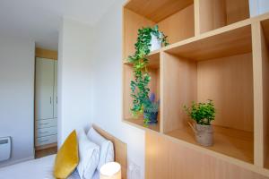 54 - Spacious Townhouse by Shortstays