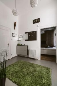 Lovely purplish apartment heart of the city