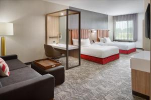 Queen Suite with Tub - Mobility Accessible room in SpringHill Suites by Marriott Franklin Mint