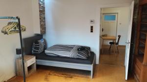 10 Personen Monteurwohnung bei Würzburg fünf Schlafzimmer incl eigener Parkplatz - nur Einzelbetten