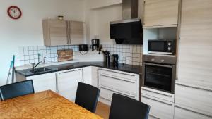 10 Personen Monteurwohnung bei Würzburg fünf Schlafzimmer incl eigener Parkplatz - nur Einzelbetten