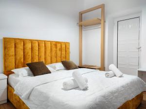 Four Seasons Apartments