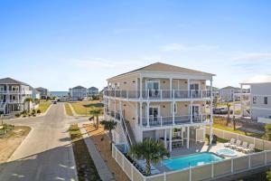 All the Views Ocean Isle Beach, heated private pool, close to beach