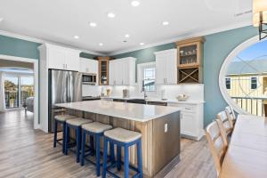 All the Views Ocean Isle Beach, heated private pool, close to beach