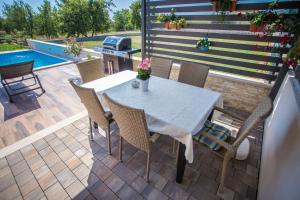 Villa Mihaela by Briskva