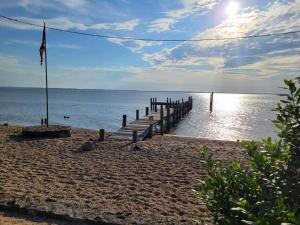 Bungalow Private Beach & Dock Colonial Beach Water