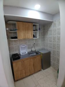 Confortable y Central Habitacion cerca a la Playa Spratt Bight y Malecon