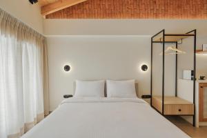 12 PYLES Living History