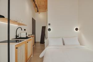 12 PYLES Living History