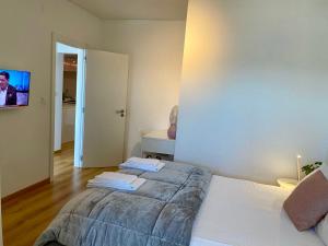 Lisbon South Bay modern apartment with river view