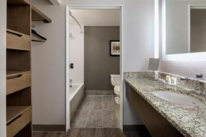 1 Bedroom Suite, 1 King, Sofa bed room in Courtyard Fort Worth Downtown/Blackstone