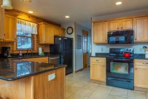 Views on 2 Decks~Pool Table~Hot Tub~Near Asheville