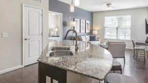 Landing - Modern Apartment with Amazing Amenities (ID1196X495)