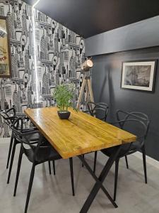 L2 APARTMENT- near CAVERN QUARTER