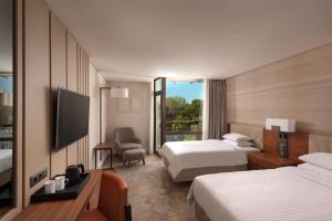 Signature Twin, Guest room, 2 Twins, Balcony room in Lisbon Marriott Hotel