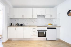 Casona Charco, Stylish & Spacious Home with Private Patio in Historic Puerto