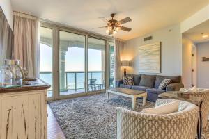 Florida Resort Condo Walk to Pensacola Beach!