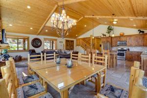 Elegant Big Bear Cabin Half Mi to Big Bear Lake!