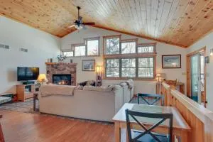 Lakefront Tomahawk Getaway with Deck and 2 Fireplaces! - توماهوك