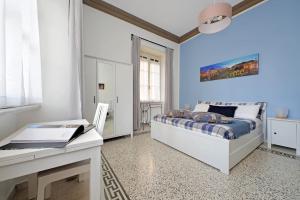 CASA GIULIANA - 3BR 2BATH, 2nd floor historic mansion with lift & doorman, comfortable, chic, family friendly, 600 meters from Vatican & Ottaviano metro, quietest area of P R A T I wealthy, secure, accessible district - Warm guest care in 4 languages