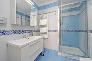 CASA GIULIANA - 3BR 2BATH, 2nd floor of historic mansion with lift and doorman, comfortable, chic, family friendly, 600 meters from Vatican & Ottaviano metro, quietest area of P R A T I wealthy, secure, accessible district - Warm guest care in 4 lang
