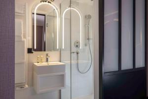 Hotels Best Western Bretagne Montparnasse : Chambre Lit Queen-Size Exécutive - Non-Fumeurs
