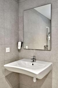 Hotels Kyriad Direct Narbonne Sud : photos des chambres