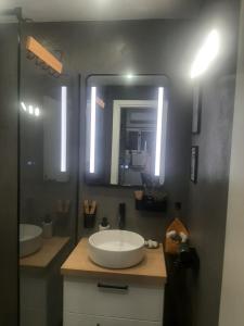 luxury apartment close to metro