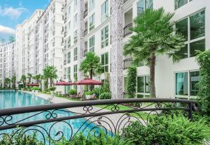 Pattaya center luxurious garden apartment 1