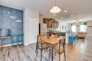 City Townhome 17 Mi to Downtown Atlanta!