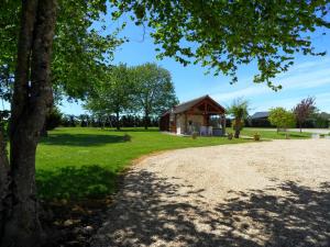 Maisons de vacances Gite familial 12 pers. proche Valencay, ZooParc de Beauval et Chateaux de la Loire, parc arbore et jeux - FR-1-591-113 : photos des chambres