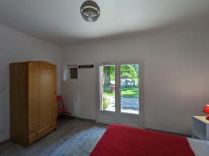 Maisons de vacances Gite Pouligny-Notre-Dame, 5 pieces, 12 personnes - FR-1-591-155 : photos des chambres