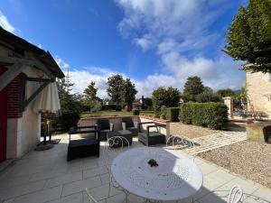 Maisons de vacances Gite Bouges-le-Chateau, 3 pieces, 6 personnes - FR-1-591-160 : photos des chambres