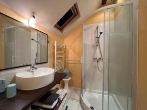 Maisons de vacances Gite Bouges-le-Chateau, 3 pieces, 6 personnes - FR-1-591-160 : photos des chambres