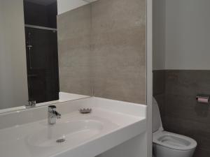 Presbytère écorénové avec terrasse et vue sur étang, proche Parc Naturel Régional de la Brenne - FR-1-591-180